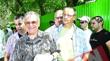 Iliescu si Vanghelie, lant uman pentru parcul Bordei