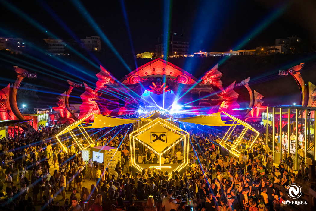 Peste 55.000 de persoane au participat la evenimentele din perimetrul festivalului, în prima zi de NEVERSEA 2019