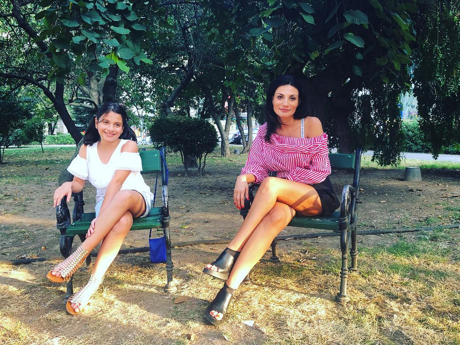 Ioana Ginghină și fiica ei. Sursa foto: Facebook