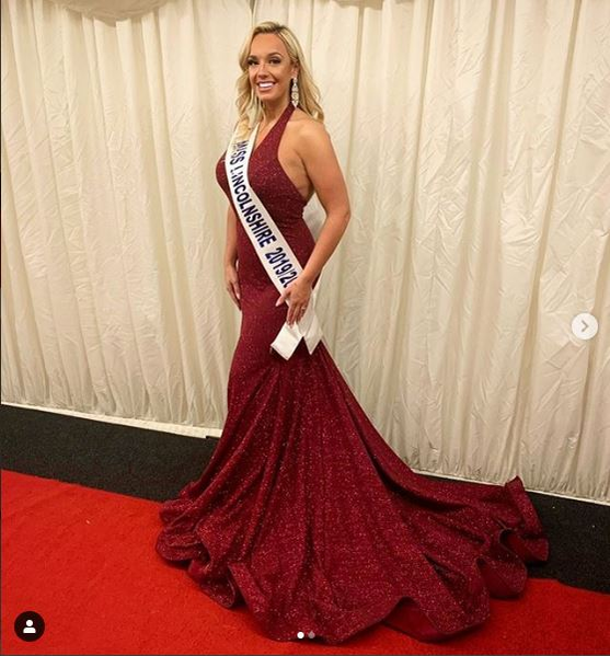 Transformarea uluitoare a unei blonde voluptuoase! A fost părăsită de iubit pentru că era grasă, avea 108 kg, iar acum a ajuns Miss Marea Britanie