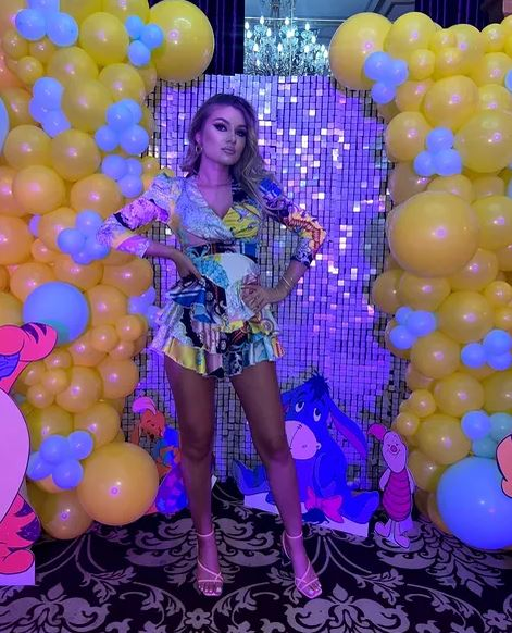 Ea este „bunăciunea” care i-a înmuiat genunchii lui Tavi Popescu, „perla” de 100 de milioane de euro a lui Gigi Becali. Imagini incendiare cu „bomba-sexy”