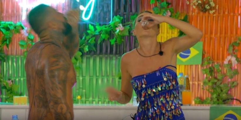 Iustina a renunțat la orice inhibiții /Foto: Captură Video Antena 1