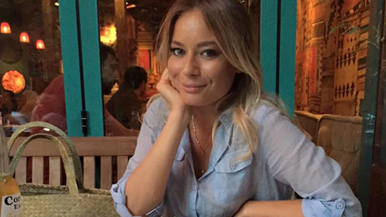 Laura Cosoi a ajuns la rubrica Prost imbracate! A fost prinsa, din nou, pe picior gresit!