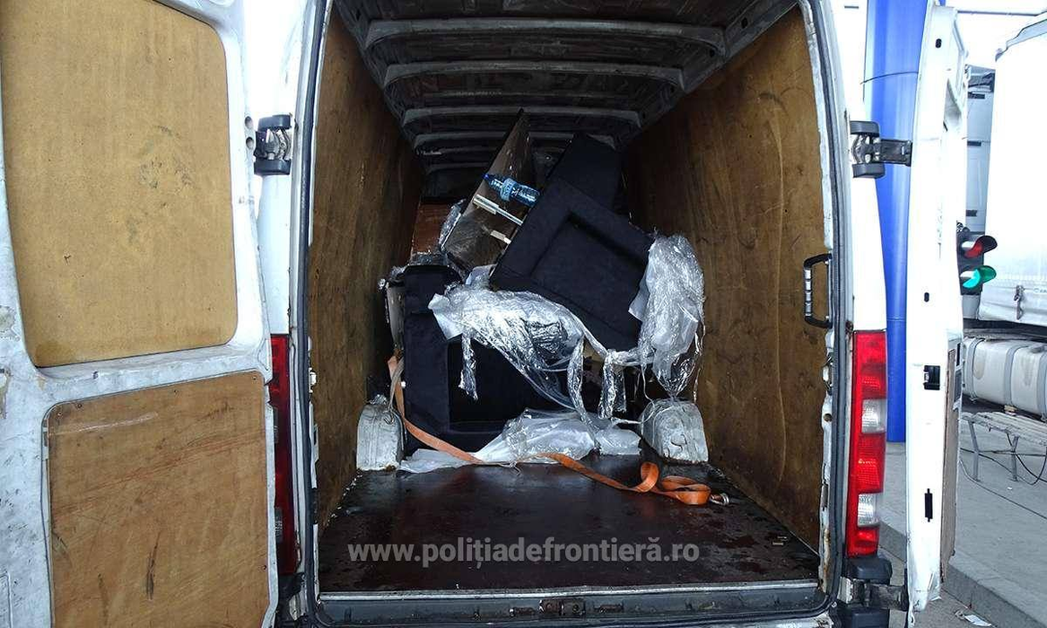 Microbuzul în care au fost găsiți migranții