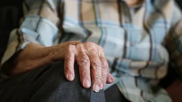 O badantă româncă, dată afară din casa italienilor unde lucra. Ireal ce a putut să le facă unor bătrâni