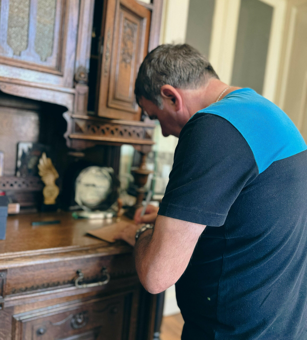 Ceasul personalizat dedicat lui Gheorghe Hagi a fost realizat în 4 zile foto: Augustin Watches