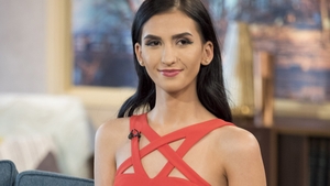 ALEEXANDRA KHEFREN a şi început să cheltuie banii primiţi în schimbul virginităţii! Ce maşină şi-a cumpărat bruneta