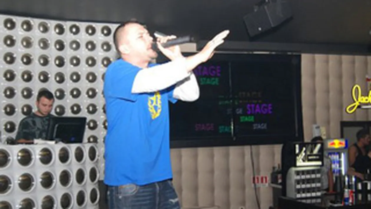 Puya vrea sa-si lase plete ca Pepe! A uitat sa treaca pe la frizer!