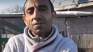 O familie din Paşcani primeşte 1.000 de dolari pe lună ajutor social: „„Am zece copii. Mai creştem un purcel, altceva ce să fac?”
