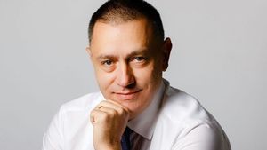 Mihai Fifor, despre cursurile care încep ”haotic”: ”Cîțu, Câmpeanu și Vlad Voiculescu se ceartă public pe testarea rapidă în școli, sabotând singuri siguranța sanitară a elevilor”