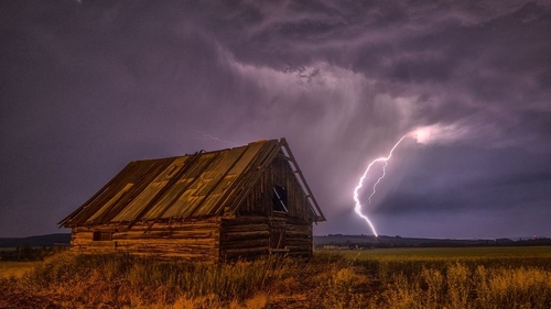 Prognoza meteo  26 aprilie: Vremea devine instabilă! Se anunță furtuni cu descărcări electrice și grindină