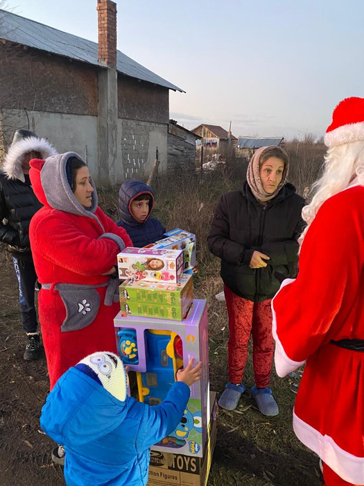 Ne-am GÂNDIT la românii aflați în dificultate. Moș Crăciun nu a uitat pe nimeni!