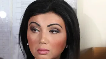 Un necaz nu vine niciodata singur. Dupa divort, Bahmu continua seria ghinioanelor! S-a trezit inundata in toiul noptii: S-a spart o teava, era apa in toata casa. Noroc cu vecinii