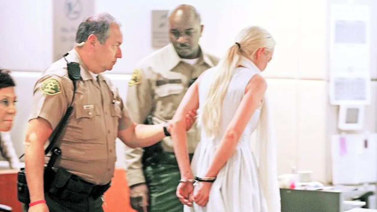 Ce a patit Lindsay Lohan pentru ca nu a vrut sa munceasca la morga: I-au pus catusele!