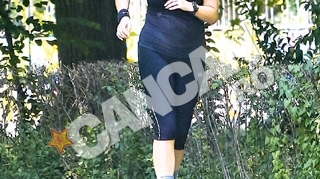 Gabriela Cristea face pe cangurul la 35 de grade. Vezi cum a iesit echipata in parc!