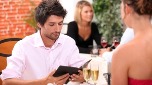Intalneste-te cu el la restaurant! Descopera ce fel de barbat e dupa felul de mancare pe care-l comanda