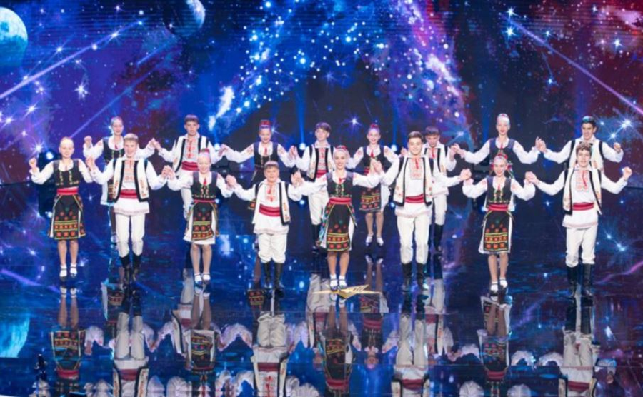 Ansamblul Voiniceasca a castigat prima editie a showului si a primit biletul către celebritate