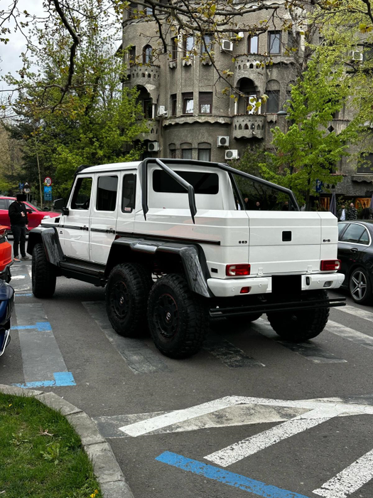 Paradă de bolizi în cartierul Primăverii din Capitală