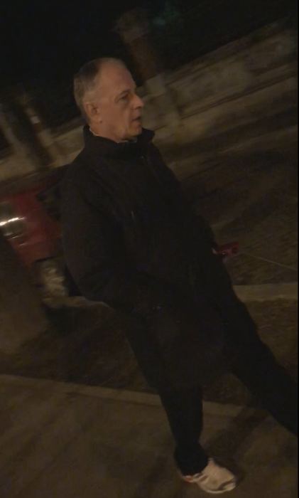 Mircea Geoană și-a scos câinele la plimbare, la miezul nopții