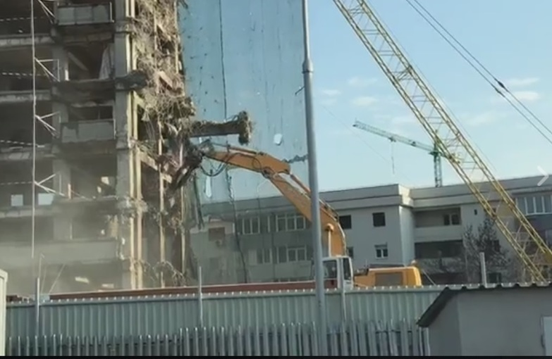 Operaţiunile de demolare vor dura aproximativ două luni