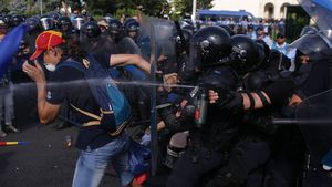 Un medic specialist a explicat care sunt riscurile reale ale gazelor lacrimogene folosite de Jandarmerie!