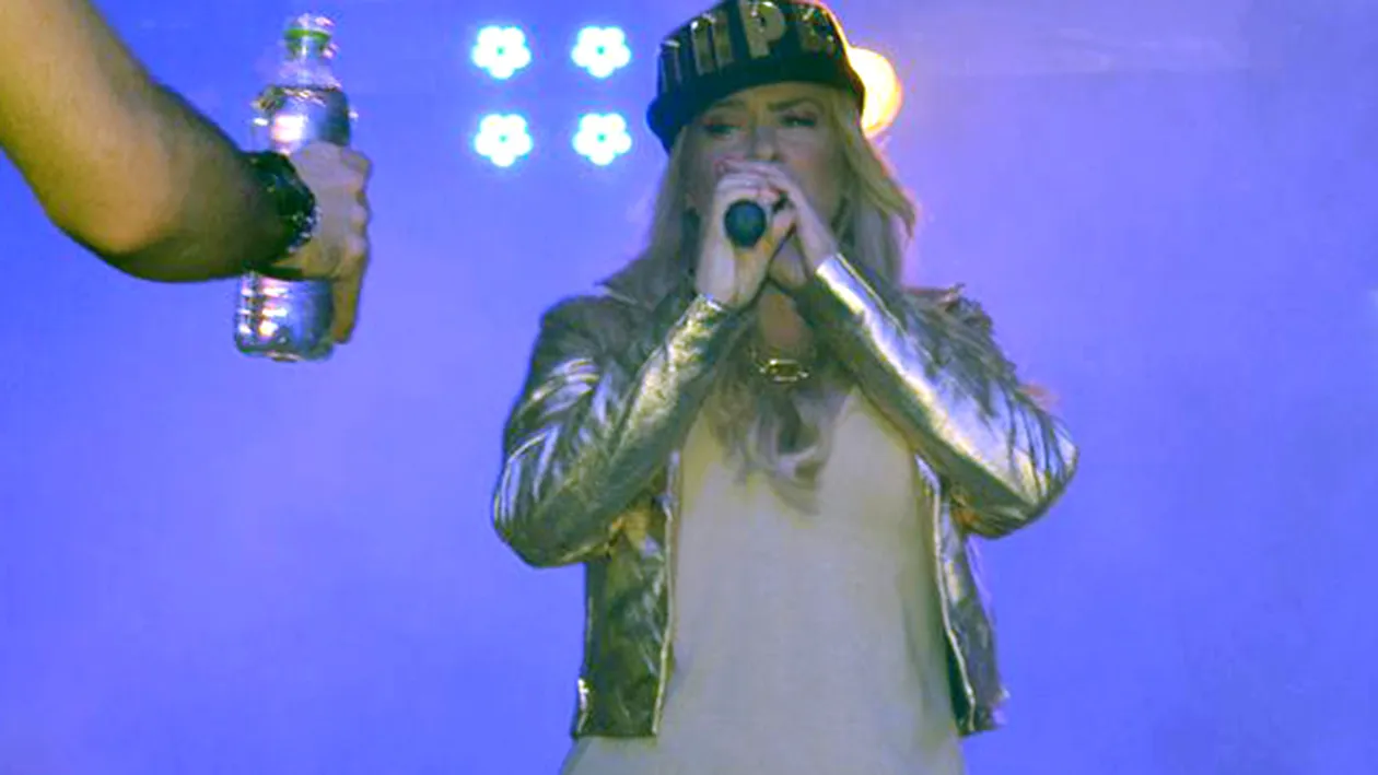 Dovada ca Anda Adam este gravida! Cum s-a dat de gol in timpul ultimului concert | FOTO