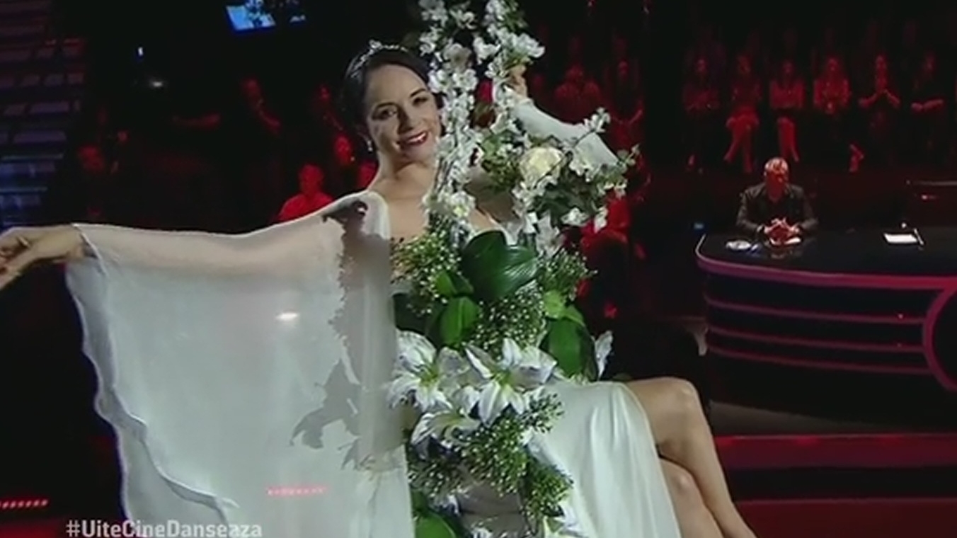 Andrea Marin a ajuns pe scenă, la ”Uite cine dansează! Cum arată într-o rochie diafană!