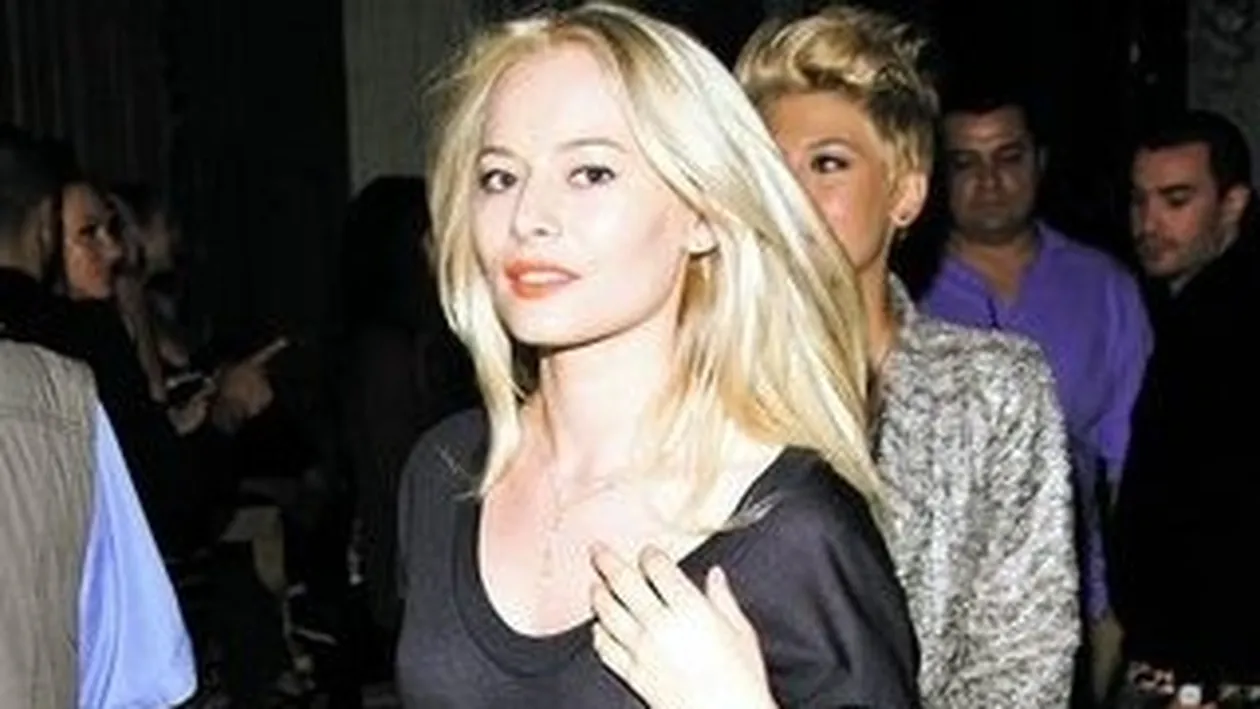 Itele unei povesti incalcite incep sa se descurce! Laura Cosoi nu mai locuieste de o luna cu Smiley