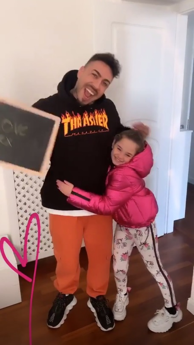 Alex Velea e topit după “fiica lui vitregă”! Antonia l-a filmat în timp ce o răsfața pe Maya