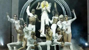 Lady Gaga: Banii ma plictisesc! Mi-am sacrificat dragostea pentru muzica, dar muzica mea merita orice sacrificiu!