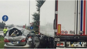 Accident teribil pe o şosea din Italia! Fiica de 3 ani a unor români a decedat