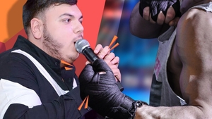 Temutul Seif Jr., acuzat că  l-a ”tocat” la o nuntă pe un cunoscut manelist din trupa lui Salam!