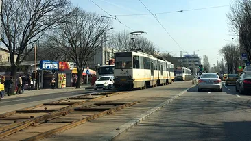 Un tramvai a deraiat în Capitală. Primele imagini de la faţa locului!