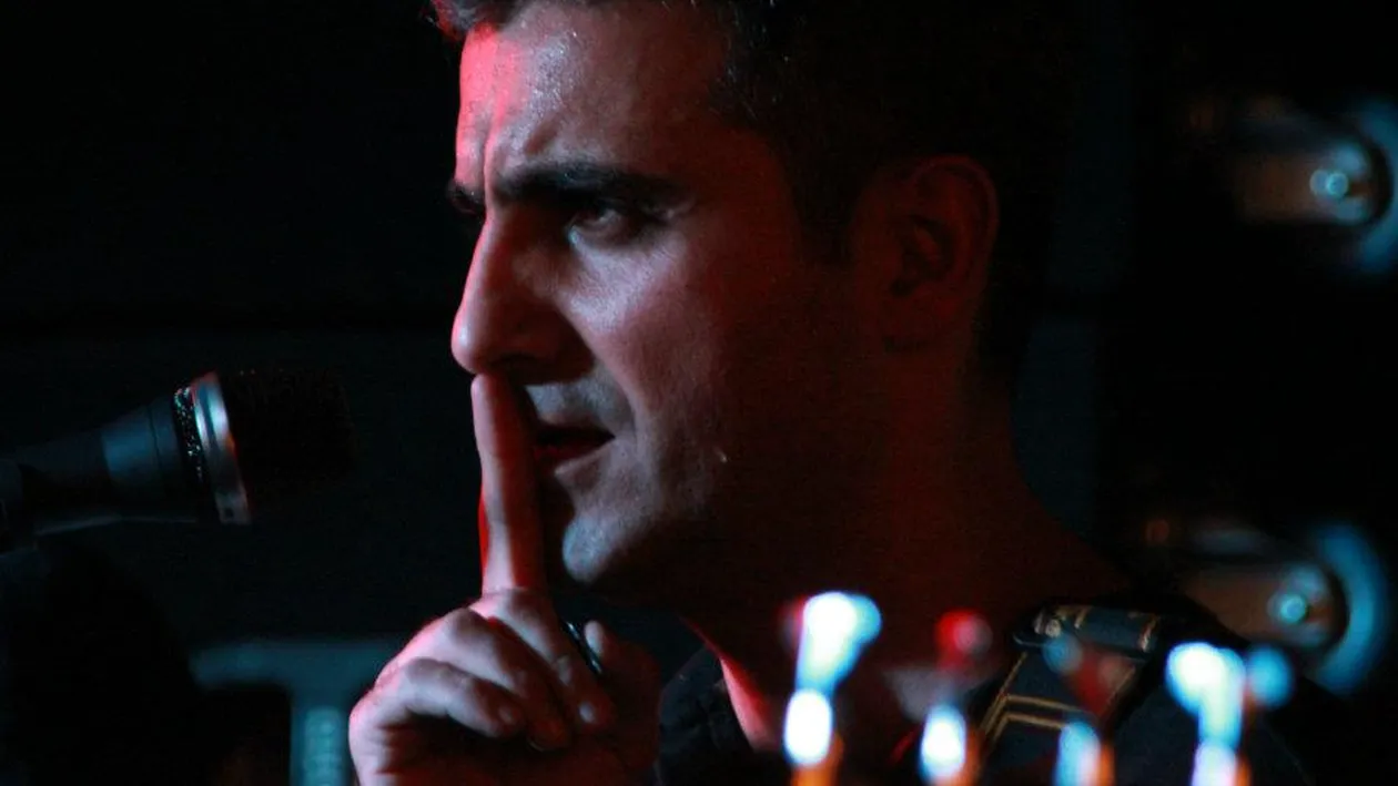 Robert Turcescu, prins intre doua mari iubiri! Vezi ce spune artistul despre aceasta situatie de viata!