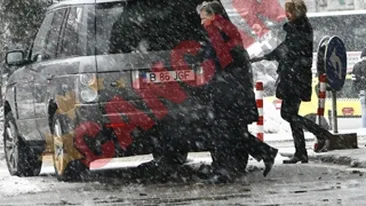 Vova Kohn infrunta gerul langa o blonda