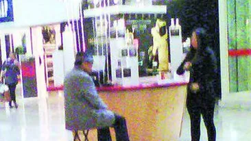 Incredibila decadere a lui Joe Jackson, tatal lui Michael! Vinde aftershave in mall