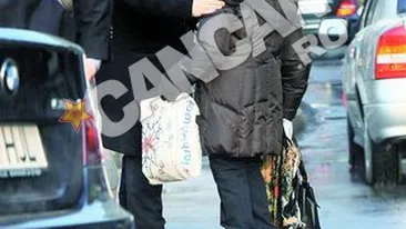 Fostul premier Emil Boc, promenada prin multime in buricul targului! A tinut audiente in plina strada