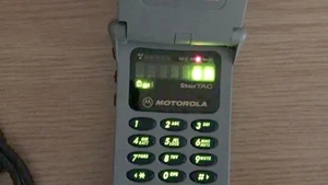 Mulți am avut Motorola StarTac, primul telefon cu clapetă apărut în România. Cu ce sumă uriașă se vinde acum, în septembrie 2022