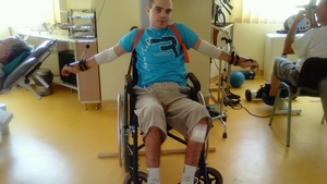 O distracţie banală l-a nenorocit pe viaţă! Răzvan are nevoie de ajutorul nostru: "Cam aşa mi-am petrecut adolescenţa, prin centre de recuperare"