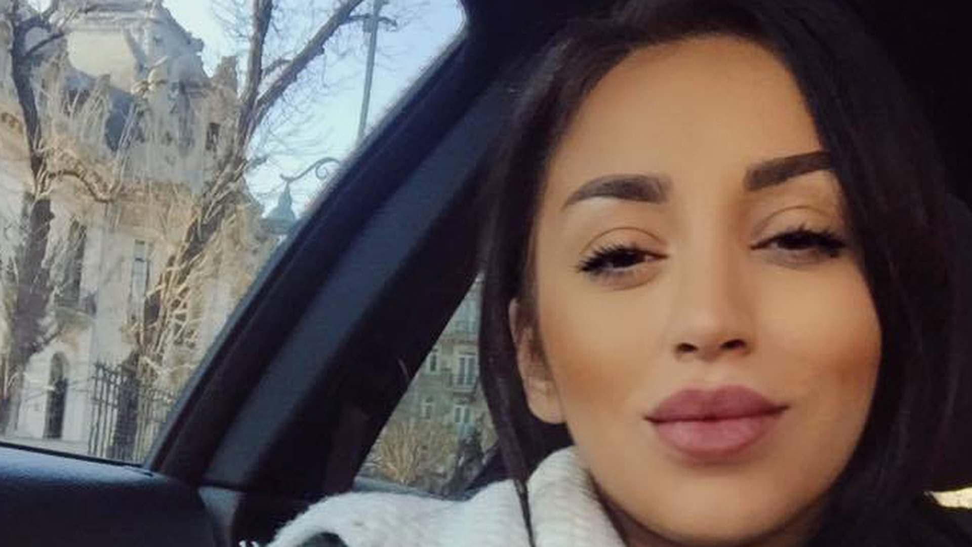 Pregătită de măritiş? Ruby exersează din greu la cratiţă