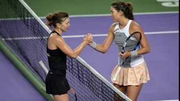 Simona Halep este în finală! A câștigat în două seturi cu Muguruza