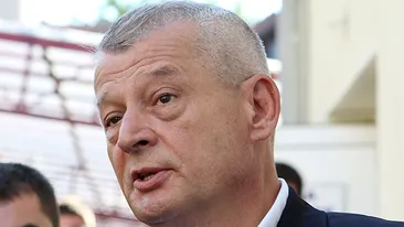 Sorin Oprescu a verificat astazi lucrarile la doua unitati de invatamant care sunt in curs de reabilitare