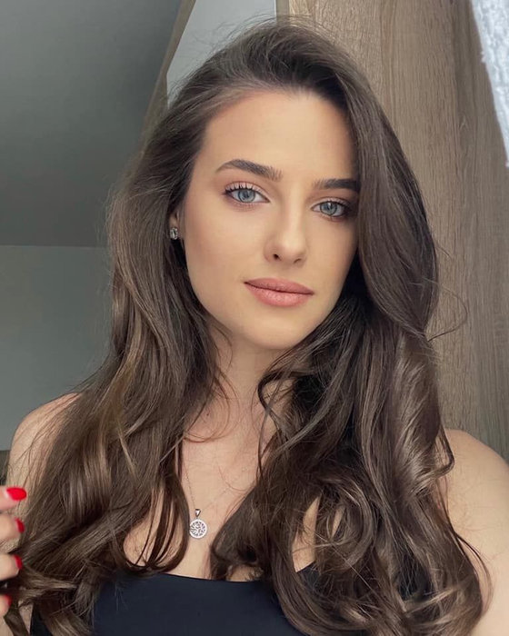 Olimpiu Moruțan se iubește cu o adevărată bombă-sexy! Cum arată partenera fotbalistului care a dinamizat acțiunile ofensive ale „tricolorilor” în meciul cu Kosovo | GALERIE FOTO
