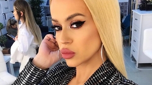 Anda Adam, surprinsă nemachiată. Cât de diferit arată cântăreața fără strop de make-up