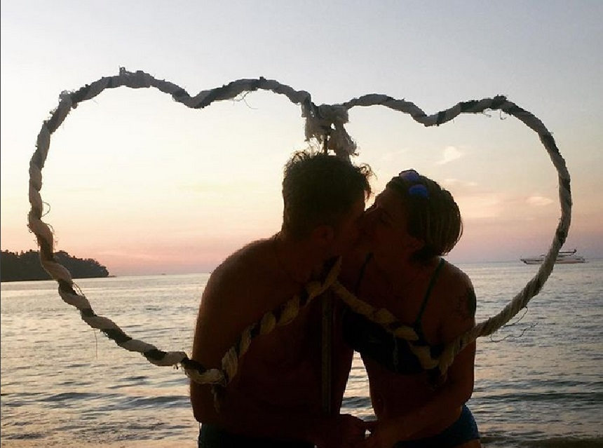 Roxana Ciuhulescu şi iubitul ei, în vacanţa exotică din Thailanda.