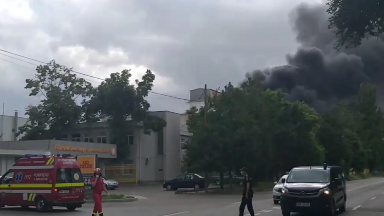 Alt incendiu în Constanța. Un depozit a izbucnit în flăcări