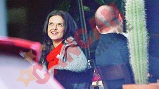 A vorbit non-stop cu un barbat necunoscut