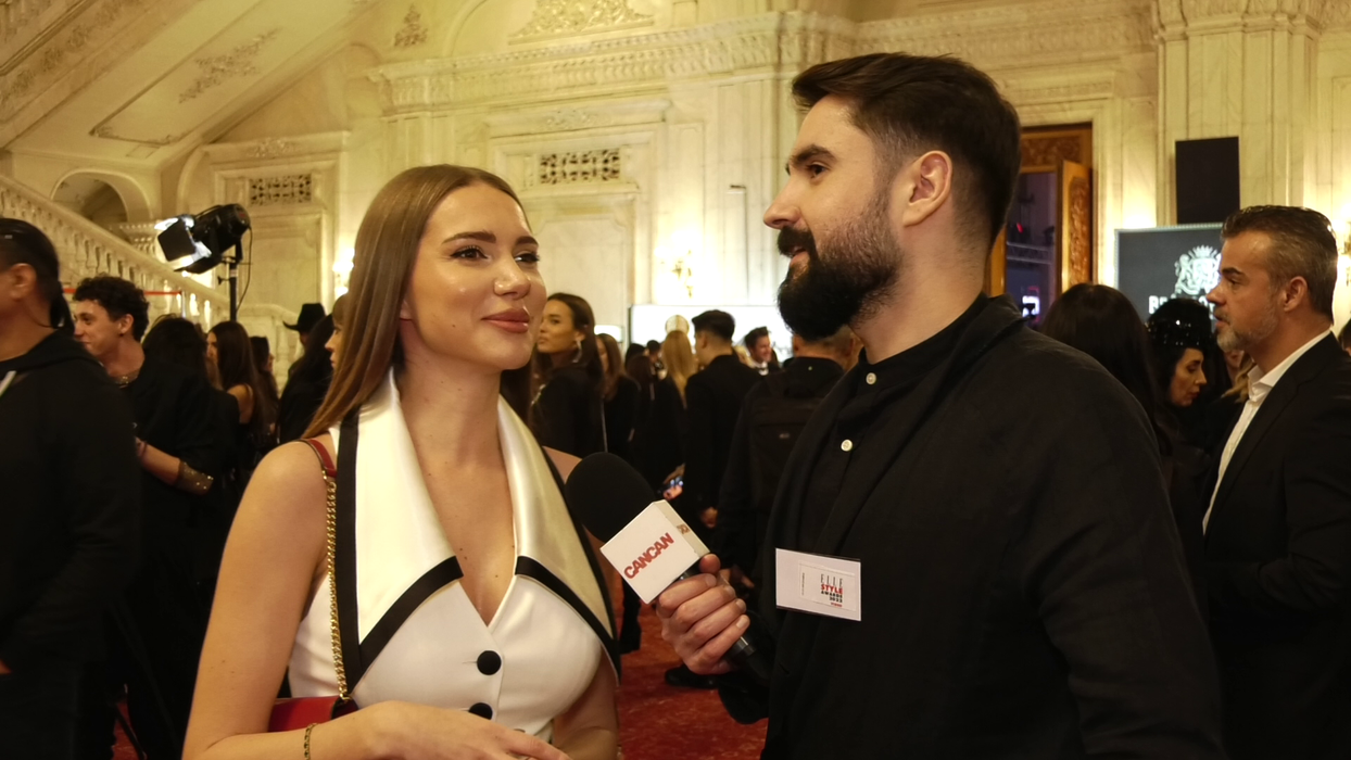 Otilia Bilionera: "Am avut un concert, el a avut o plajă unde ne-am întâlnit. Eu când l-am văzut, un bărbat frumos foc e. Mi-a trecut un gând prin cap și am zis «ăsta va fi tatăl copiilor!»" (Foto: captură video)