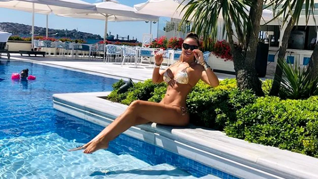 Imagini incendiare cu Anamaria Prodan. Sexy impresara s-a afişat într-un costum de baie minuscul, în vacanţa din Turcia