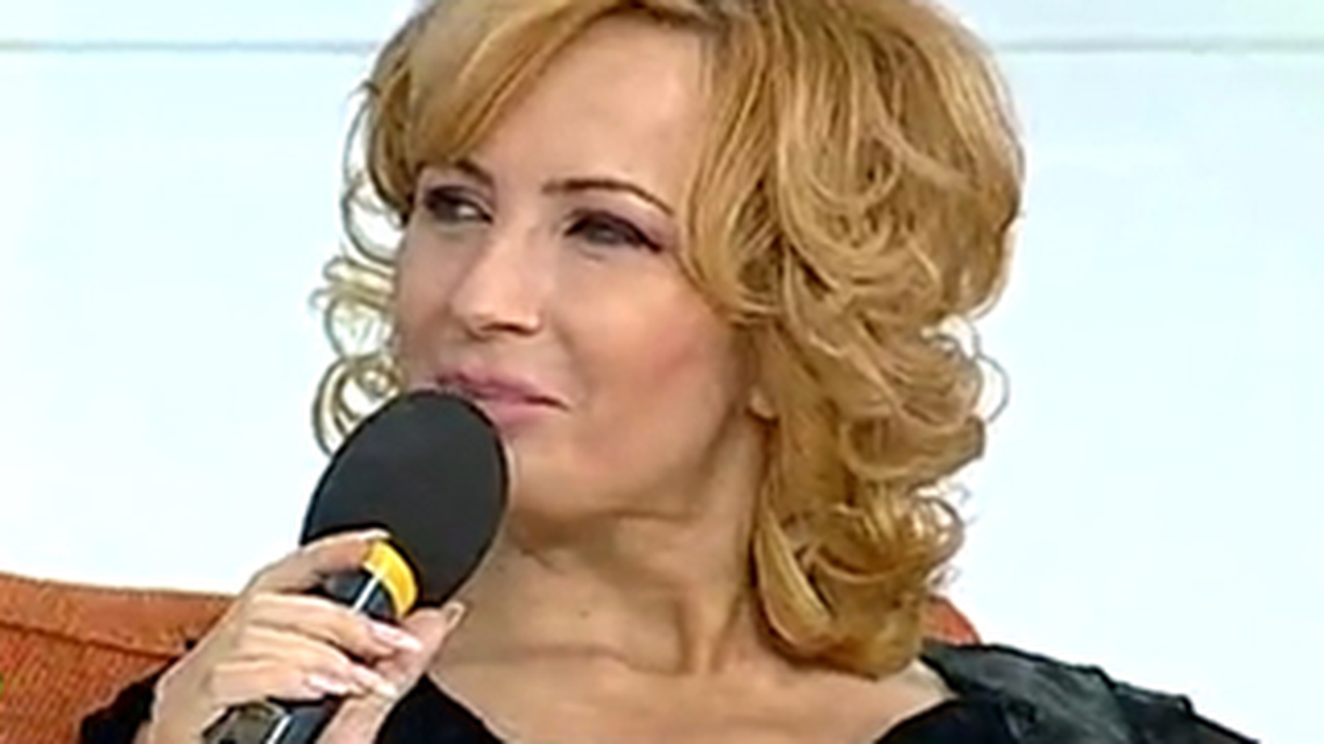 Daniela Gyorfi se odihneste greu: "Nu pot sa dorm noaptea ca asta mica ma loveste cu mainile si cu picioarele"